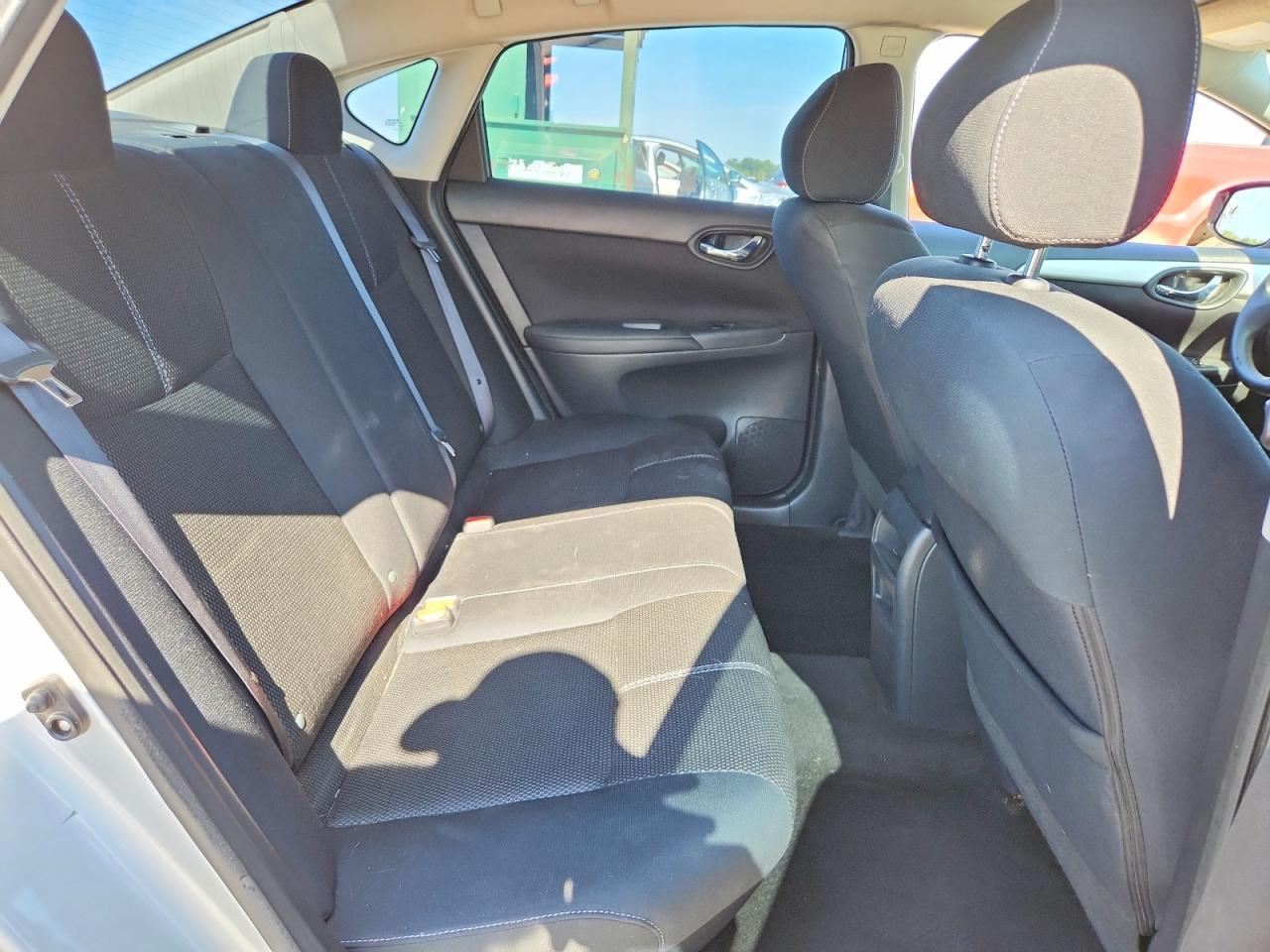 2017 Nissan Sentra S - zdjęcie 10