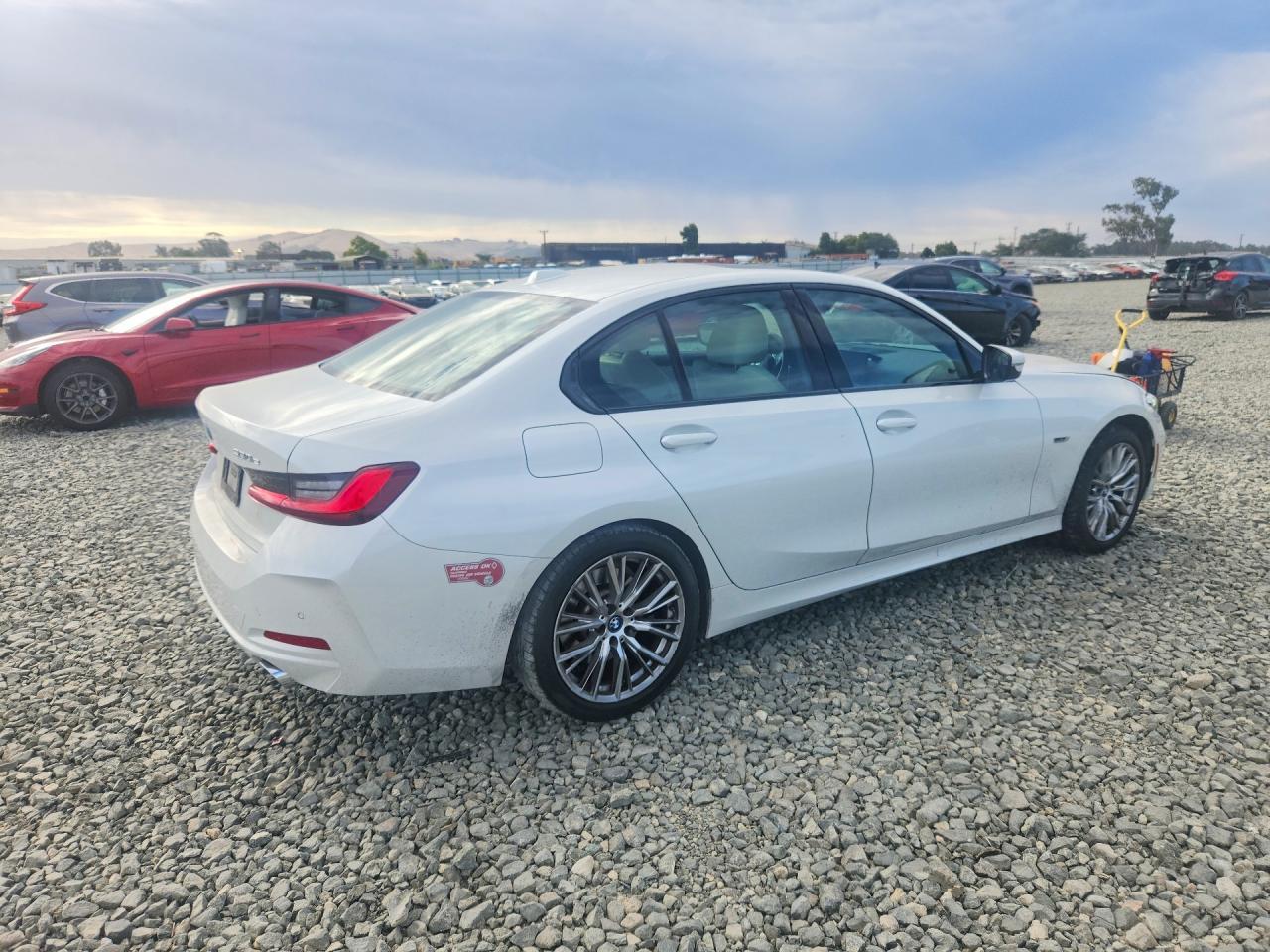 2023 BMW 330Xe - zdjęcie 3