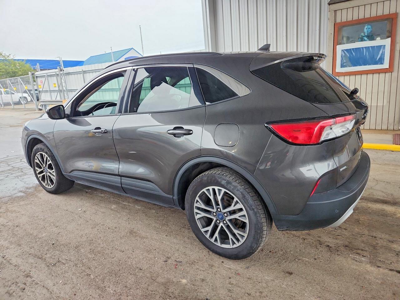 2020 Ford Escape Sel - zdjęcie 2