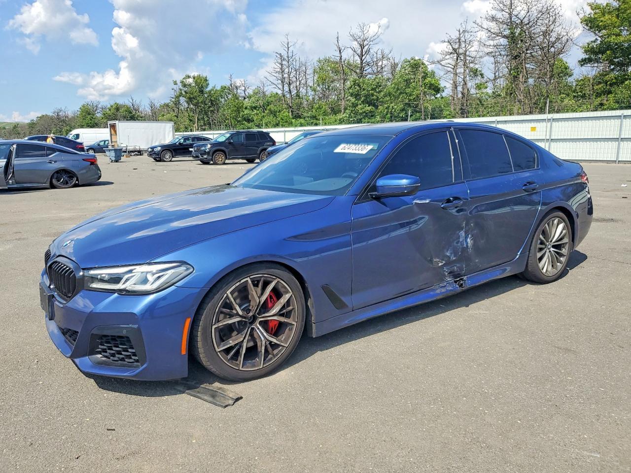2022 BMW Seria 5 540i - zdjęcie główne