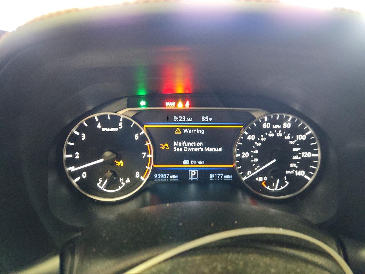 2022 Nissan Altima Sr - zdjęcie 9