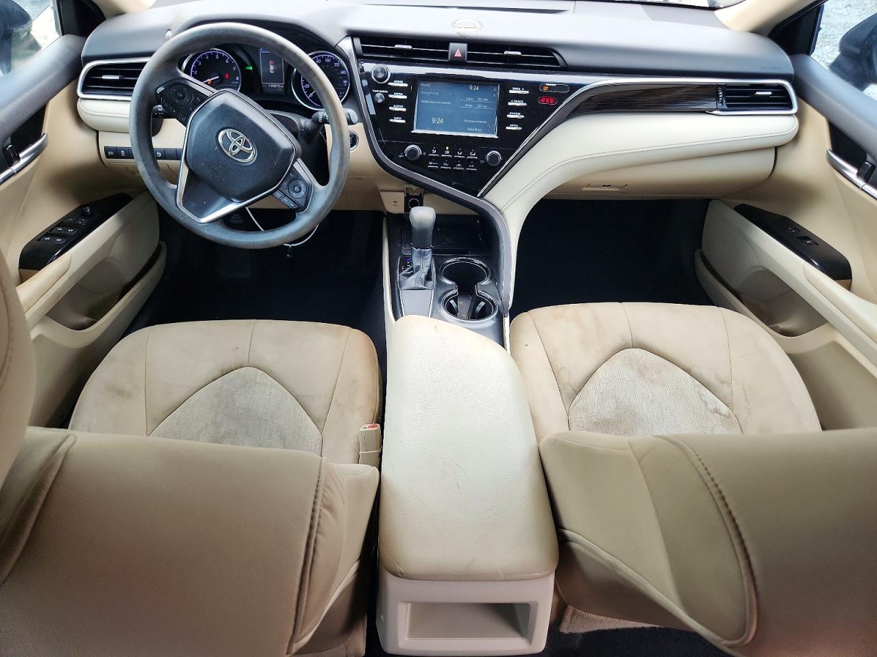 2018 Toyota Camry Le - zdjęcie 8