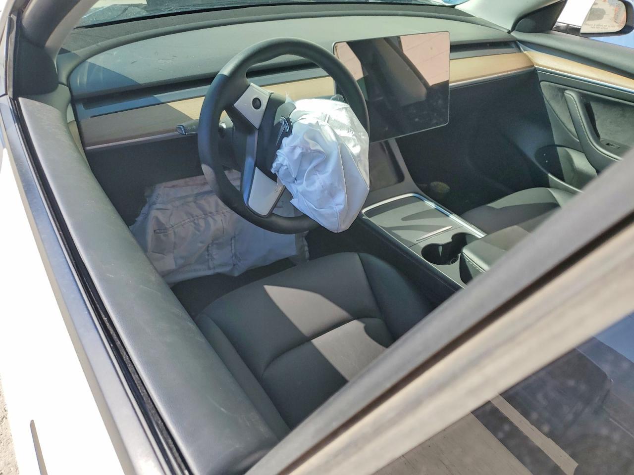 2022 Tesla Model 3 - zdjęcie 8