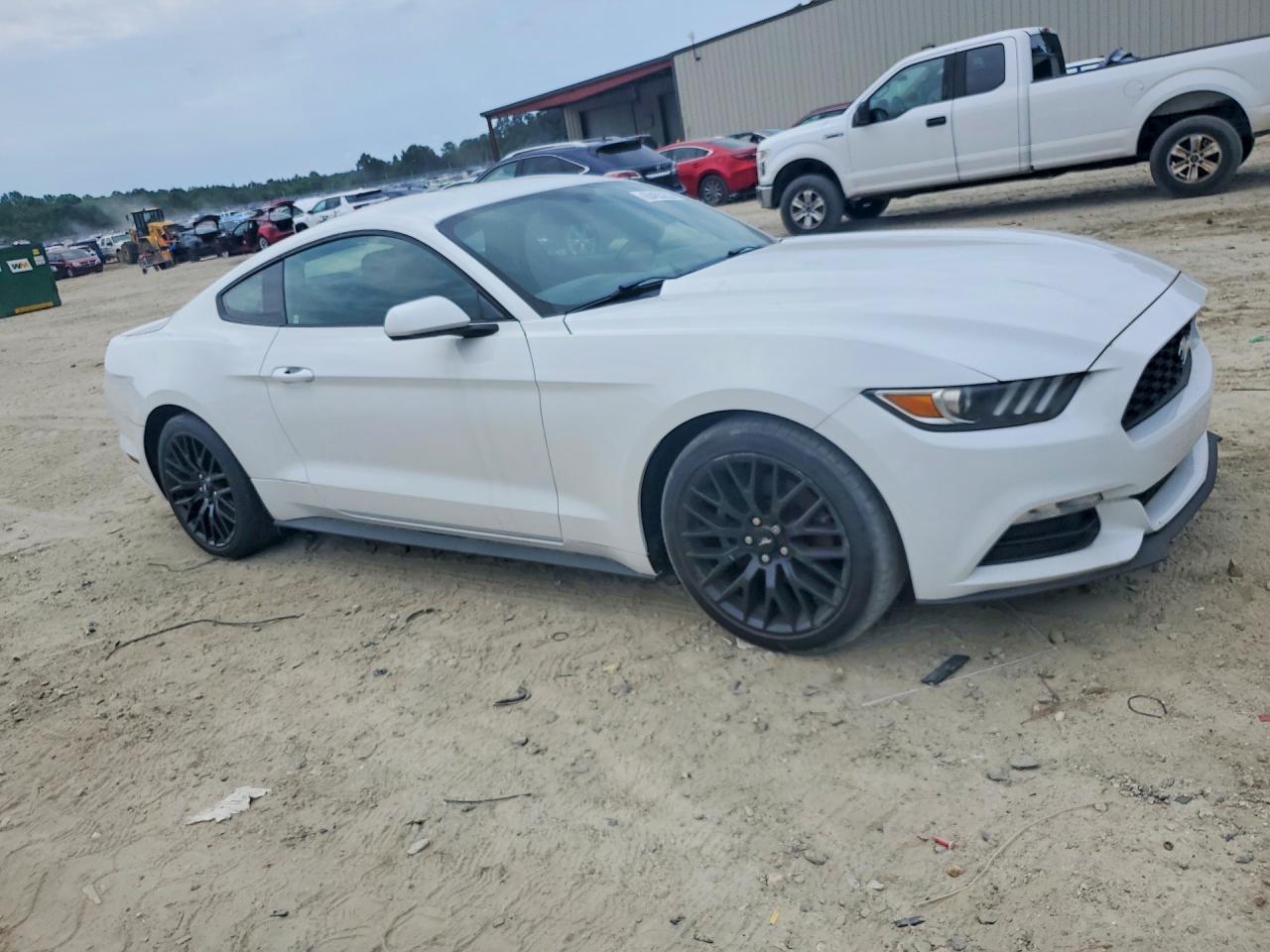 2017 Ford Mustang - zdjęcie 4