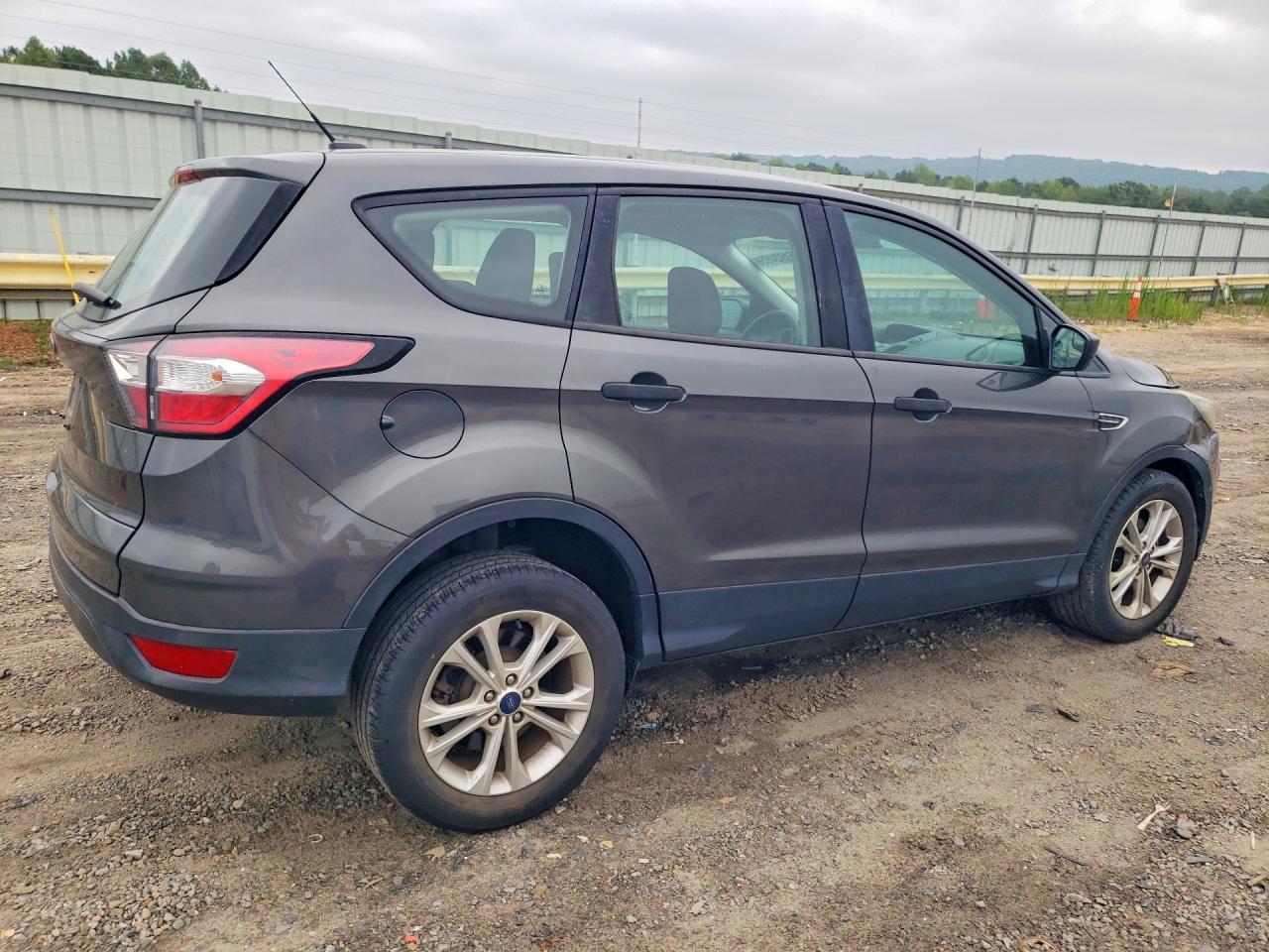 2018 Ford Escape S - zdjęcie 3