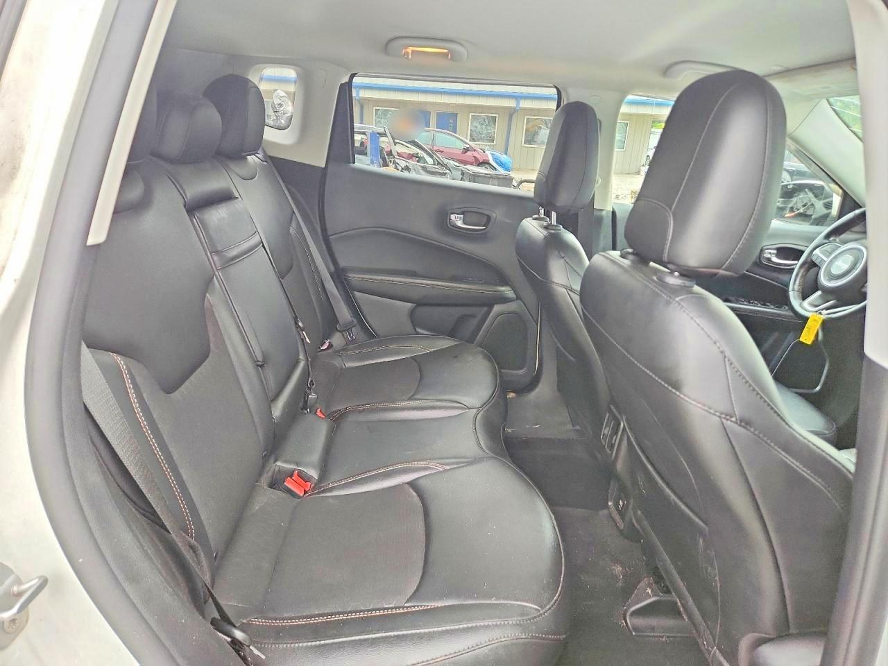 2020 Jeep Compass Latitude - zdjęcie 11
