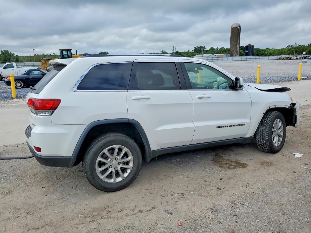 2021 Jeep Grand Cherokee Laredo - zdjęcie 3