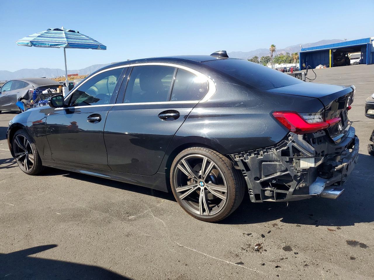 2019 BMW 330I - zdjęcie 2