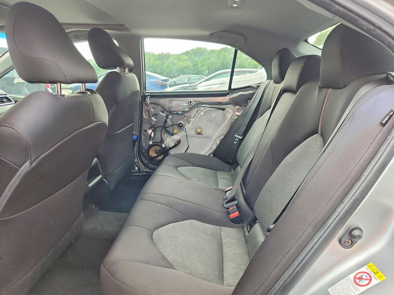 2018 Toyota Camry Le - zdjęcie 10