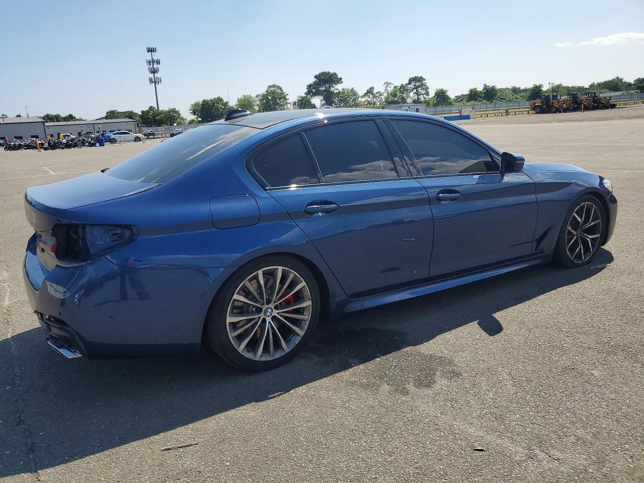 2022 BMW Seria 5 540i - zdjęcie 3