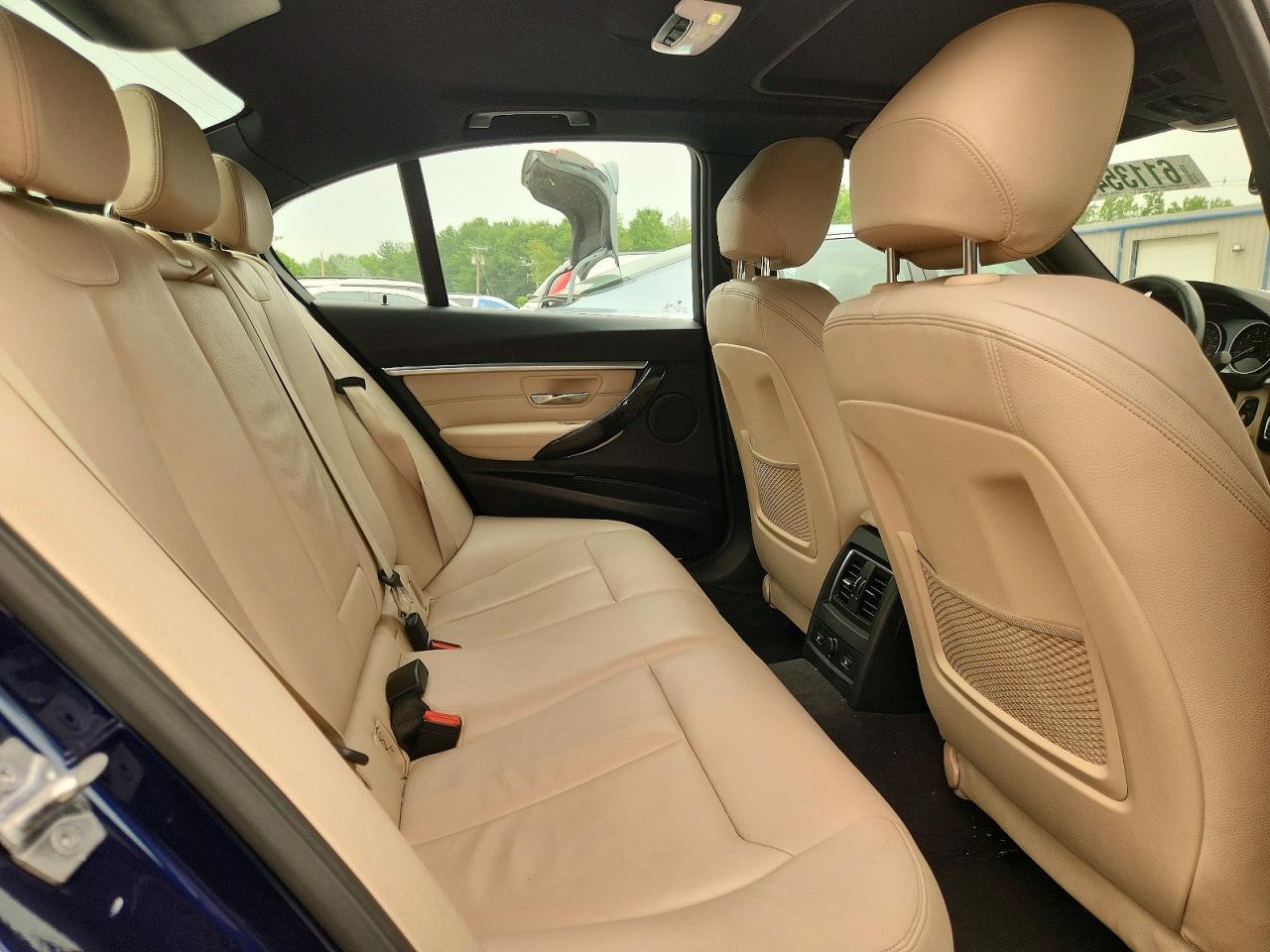 2017 BMW Seria 3 330i - zdjęcie 10