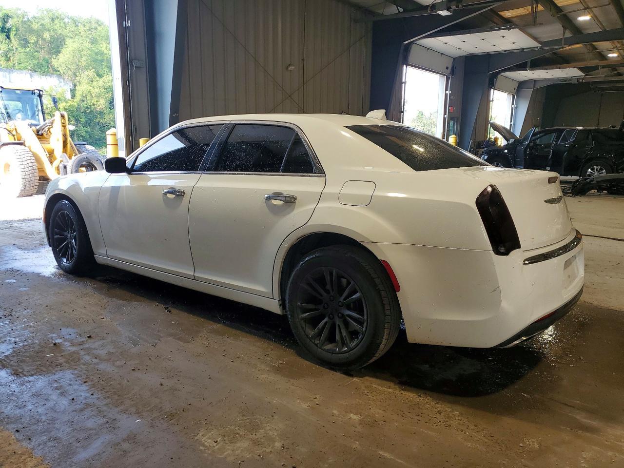 2016 Chrysler 300C - zdjęcie 2