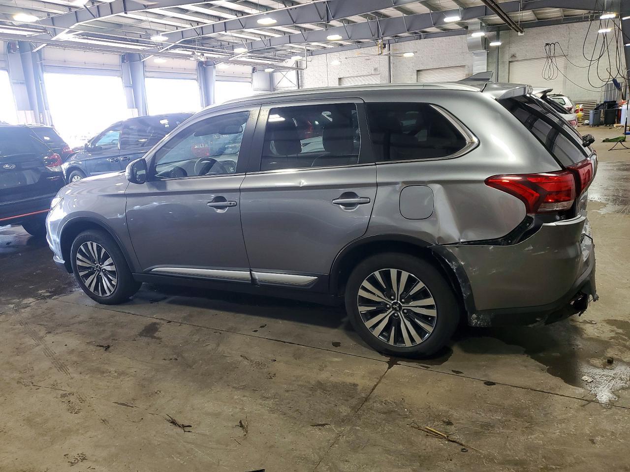 2020 Mitsubishi Outlander Se - zdjęcie 2