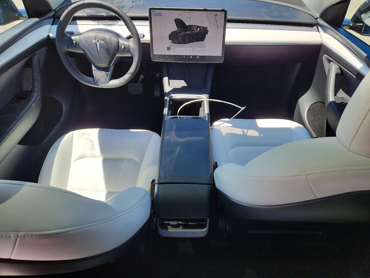 2025 Tesla Model Y - zdjęcie 8