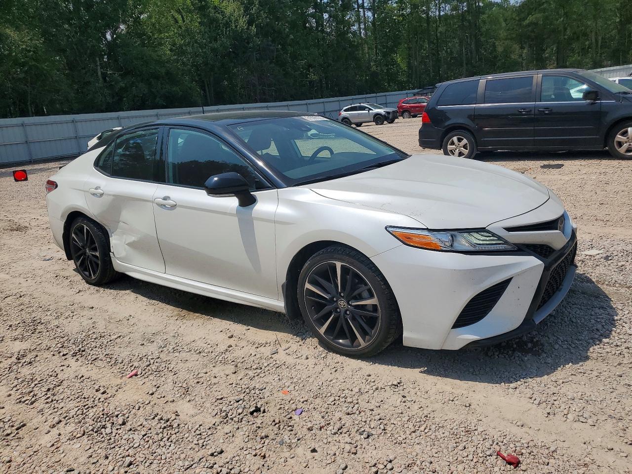 2020 Toyota Camry Xse - zdjęcie 4