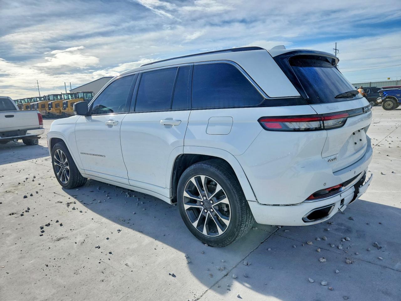 2023 Jeep Grand Cherokee Overland - zdjęcie 2