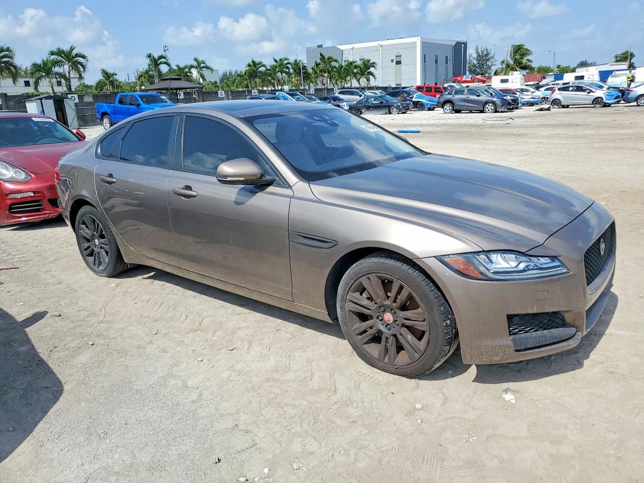 2017 Jaguar Xf Premium - zdjęcie 4