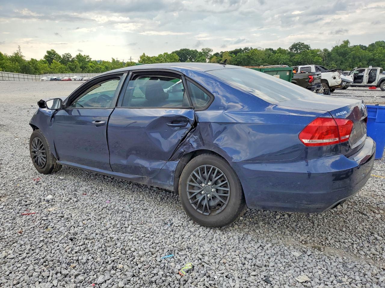 2013 Volkswagen Passat S - zdjęcie 2