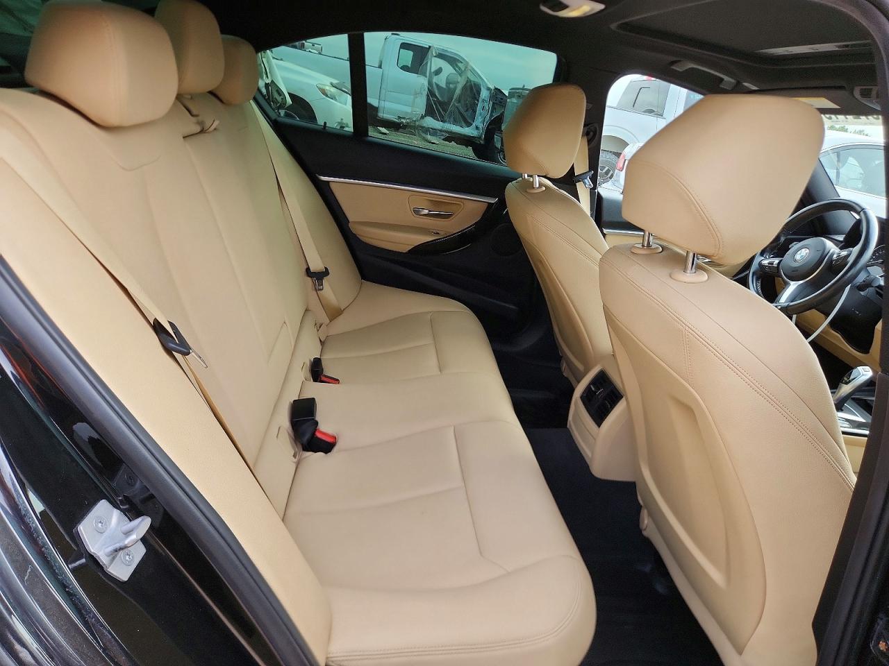 2018 BMW Seria 3 330i - zdjęcie 10