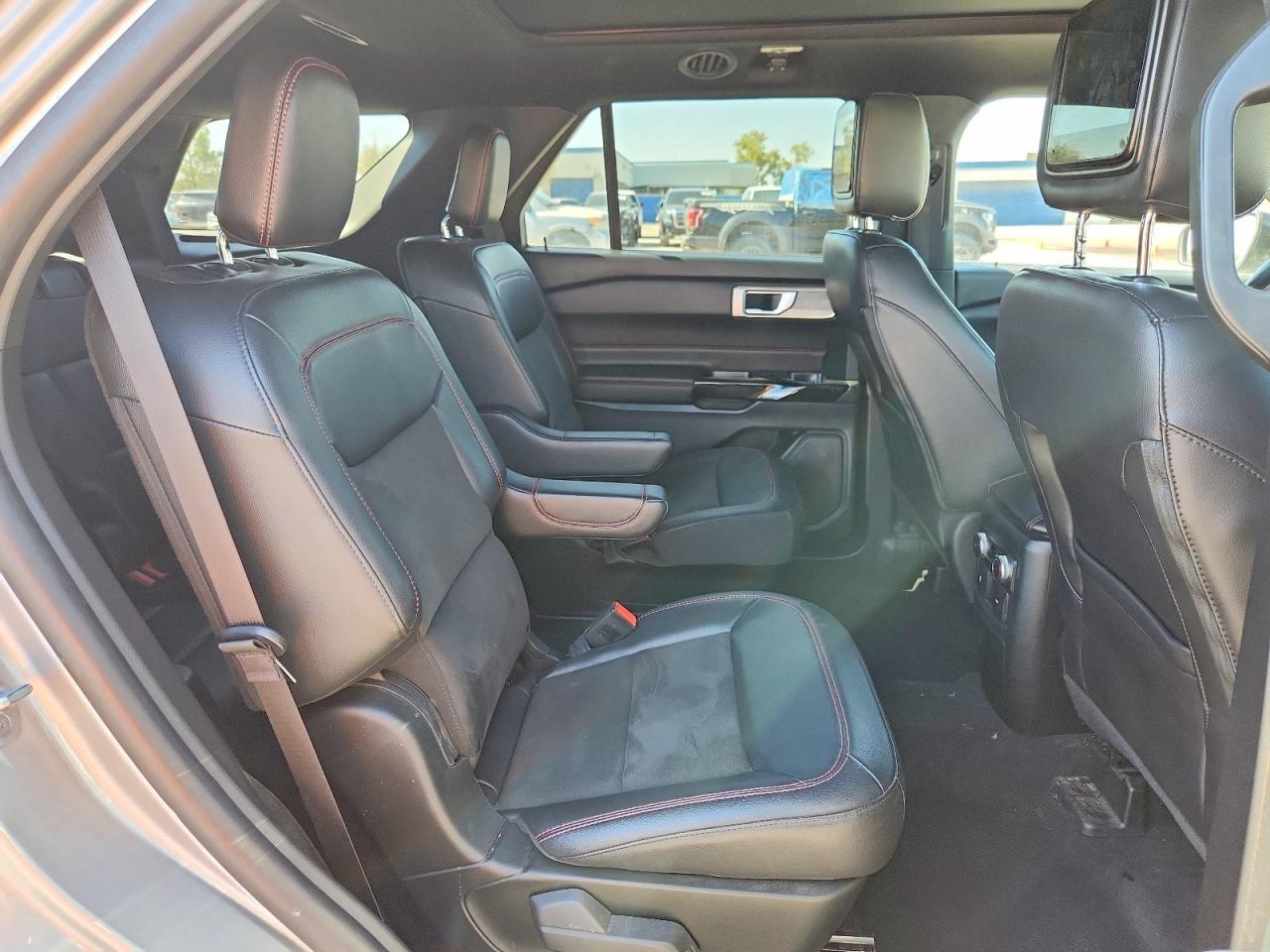 2023 Ford Explorer St-Line - zdjęcie 11