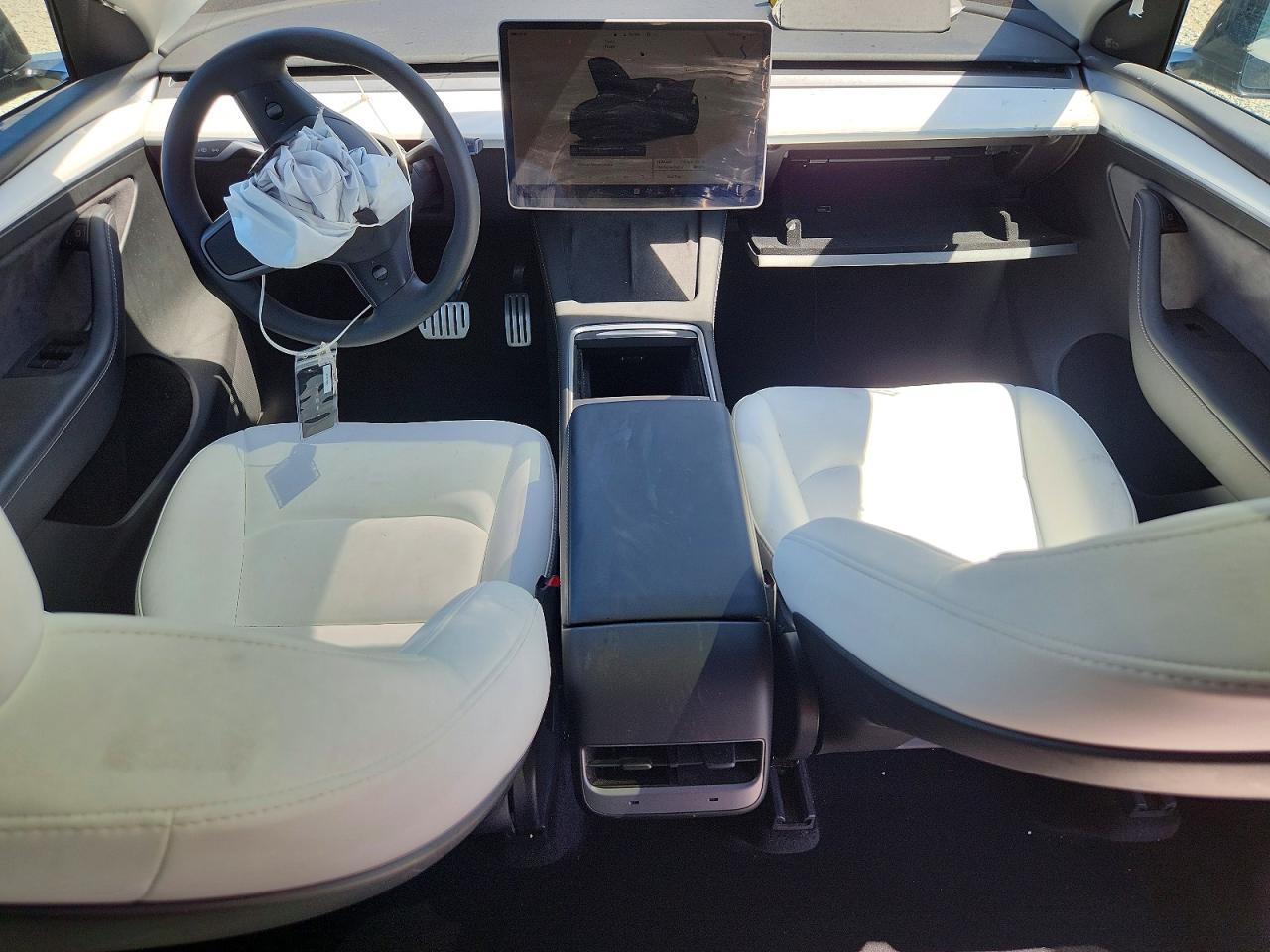 2025 Tesla Model Y - zdjęcie 8