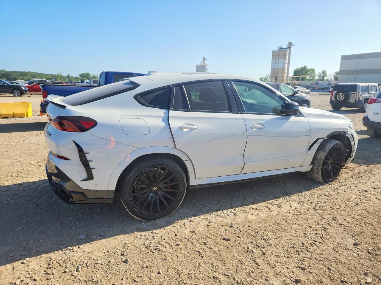 2021 BMW X6 M50I - zdjęcie 3