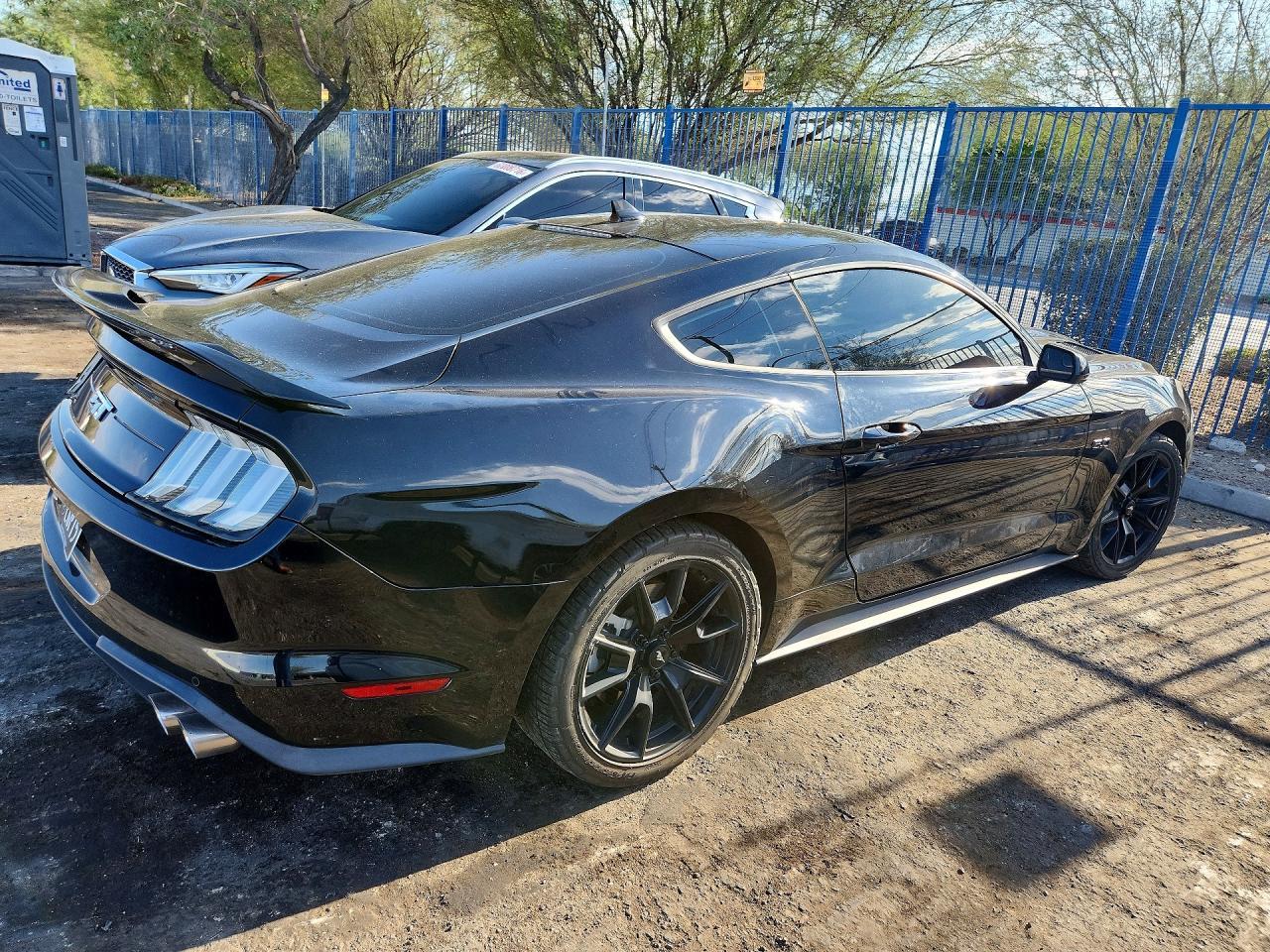 2020 Ford Mustang Gt - zdjęcie 3