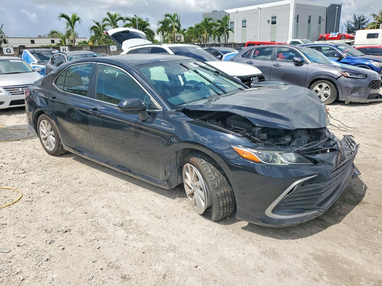 2022 Toyota Camry Le - zdjęcie 7