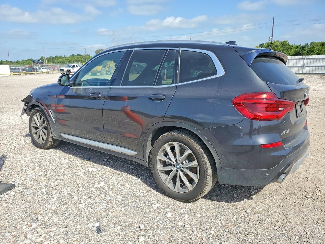 2019 BMW X3 xDrive30I - zdjęcie 2