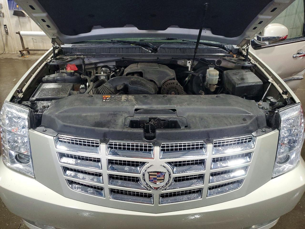 2013 Cadillac Escalade Luxury - zdjęcie 11