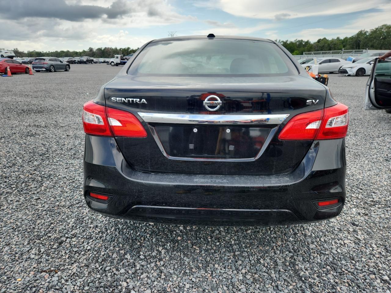 2018 Nissan Sentra S - zdjęcie 6