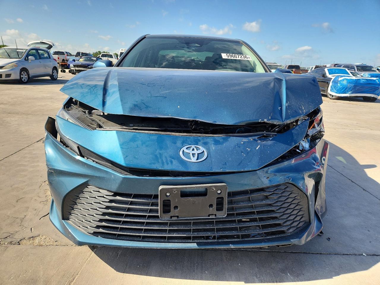 2025 Toyota Camry Le - zdjęcie 5