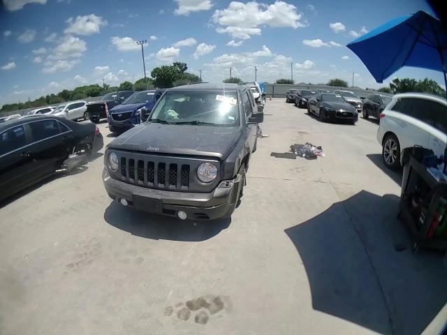 2016 Jeep Patriot Latitude - zdjęcie 14