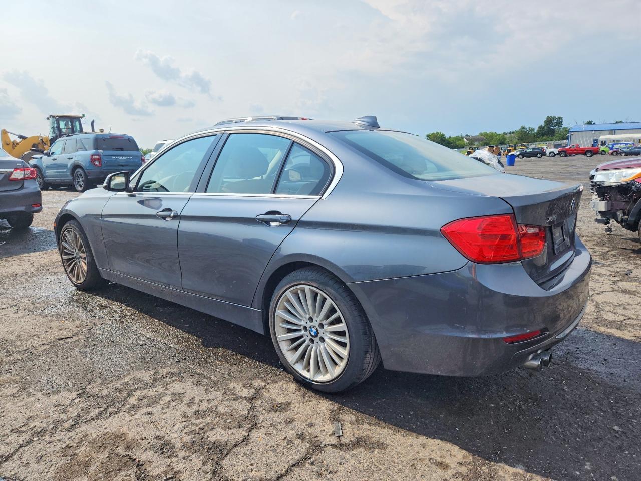 2013 BMW Seria 3 328i - zdjęcie 2