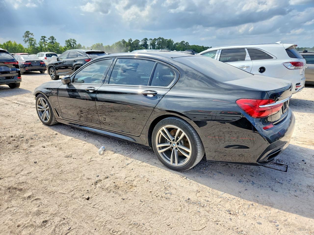 2018 BMW 750 I - zdjęcie 2