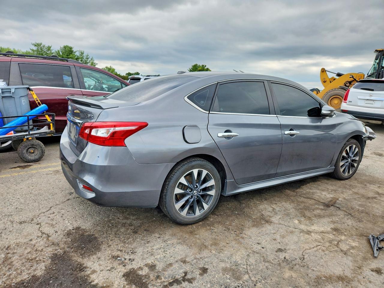 2019 Nissan Sentra Sr - zdjęcie 3