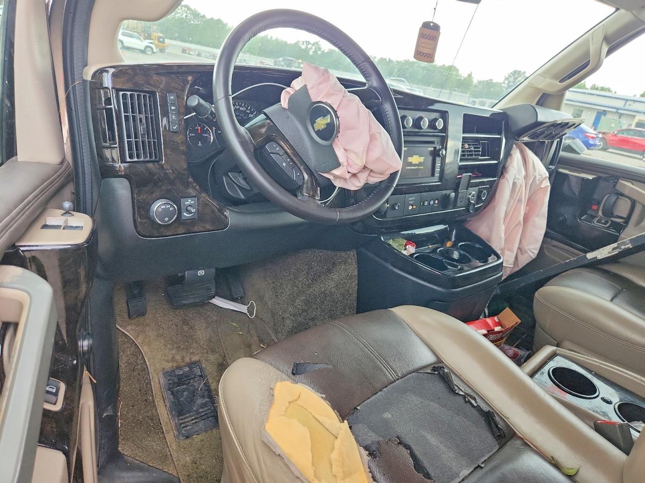 2017 Chevrolet Express G2500 - zdjęcie 8