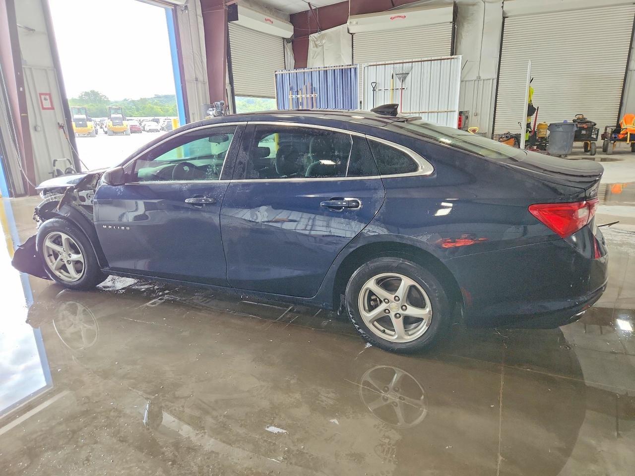 2018 Chevrolet Malibu Ls - zdjęcie 2