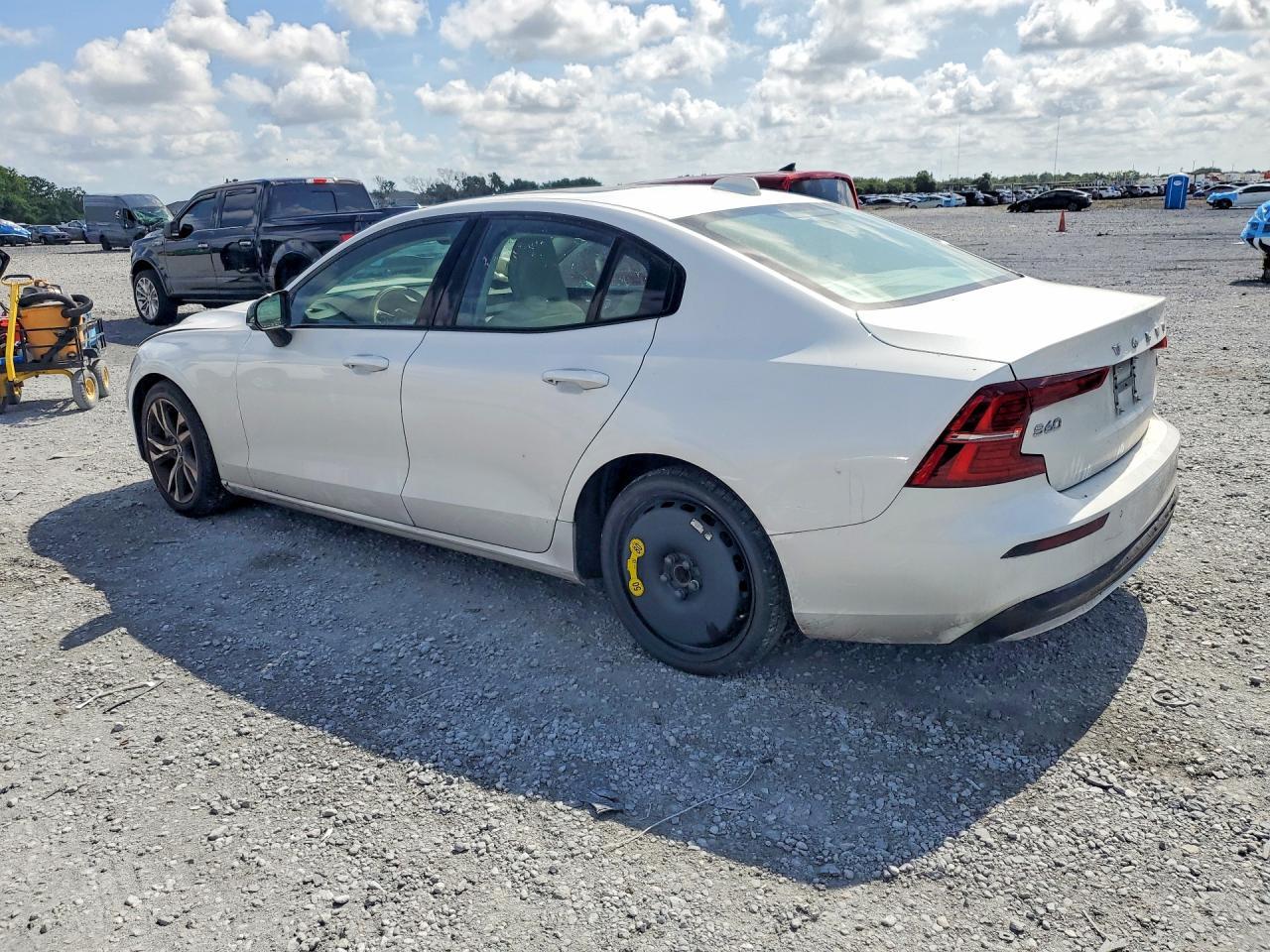 2025 Volvo S60 Core - zdjęcie 2