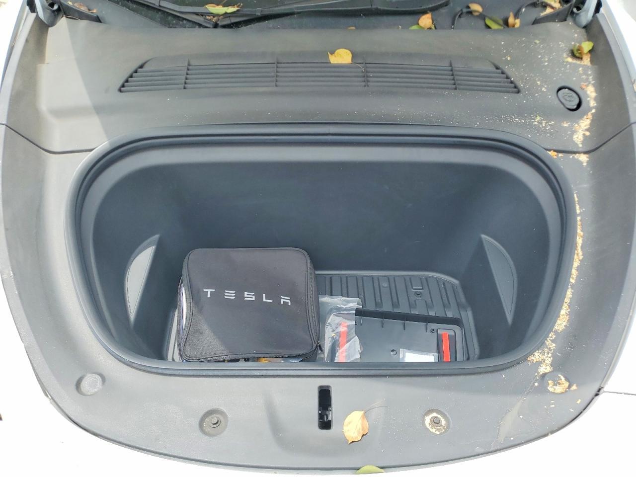 2024 Tesla Model Y - zdjęcie 11