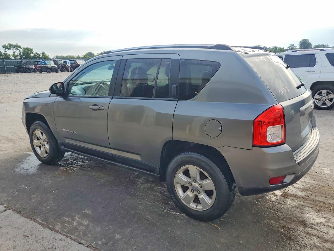 2013 Jeep Compass Sport - zdjęcie 2