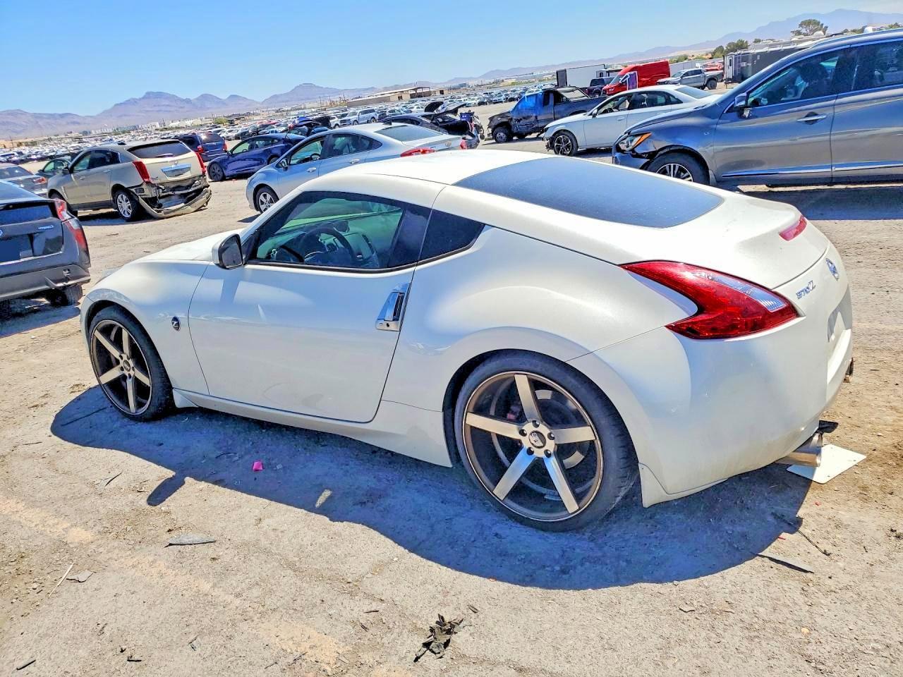 2016 Nissan 370Z Base - zdjęcie 2