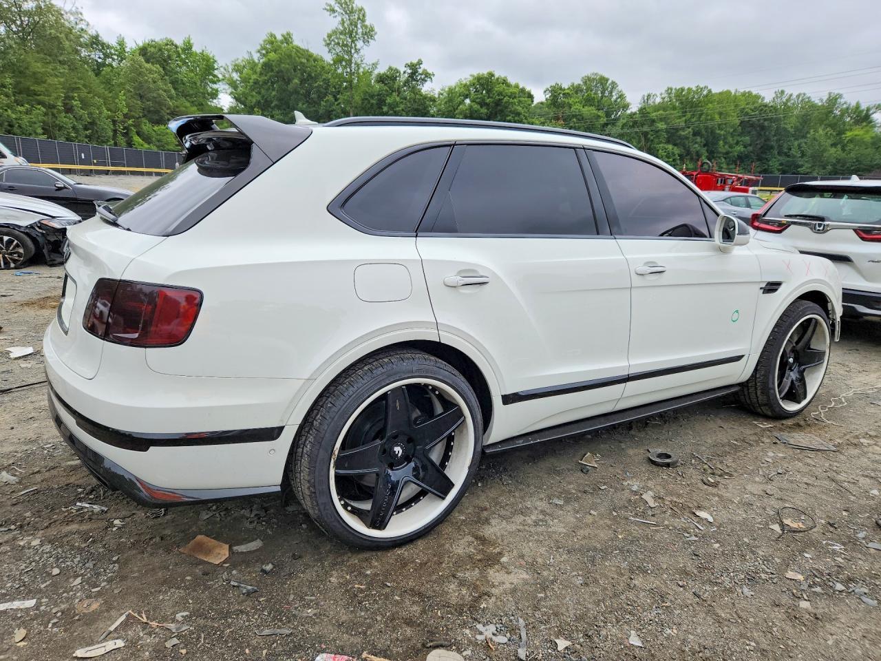 2017 Bentley Bentayga - zdjęcie 3