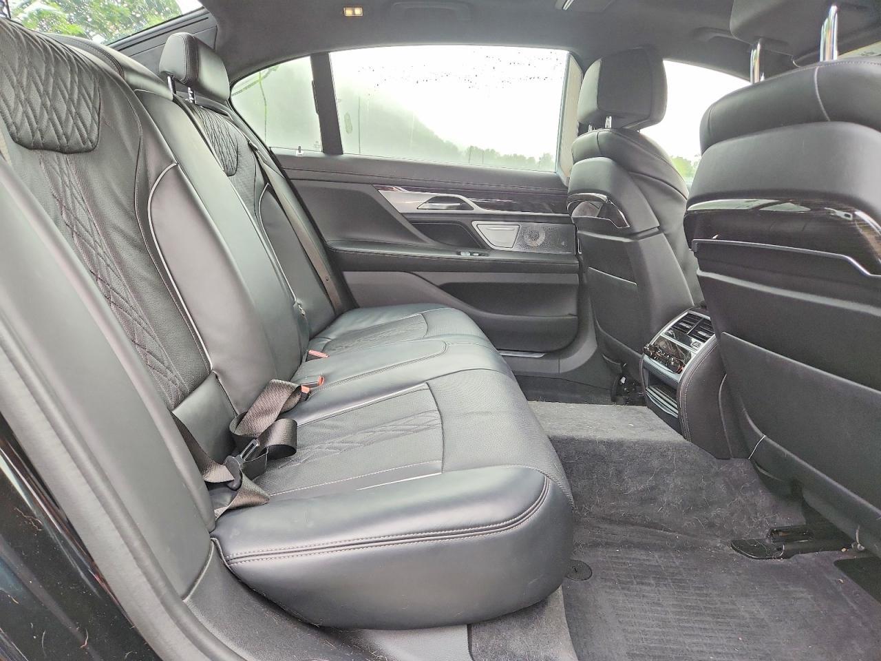 2017 BMW 750 Xi - zdjęcie 10