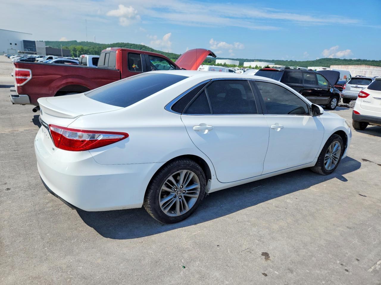 2016 Toyota Camry Se - zdjęcie 3