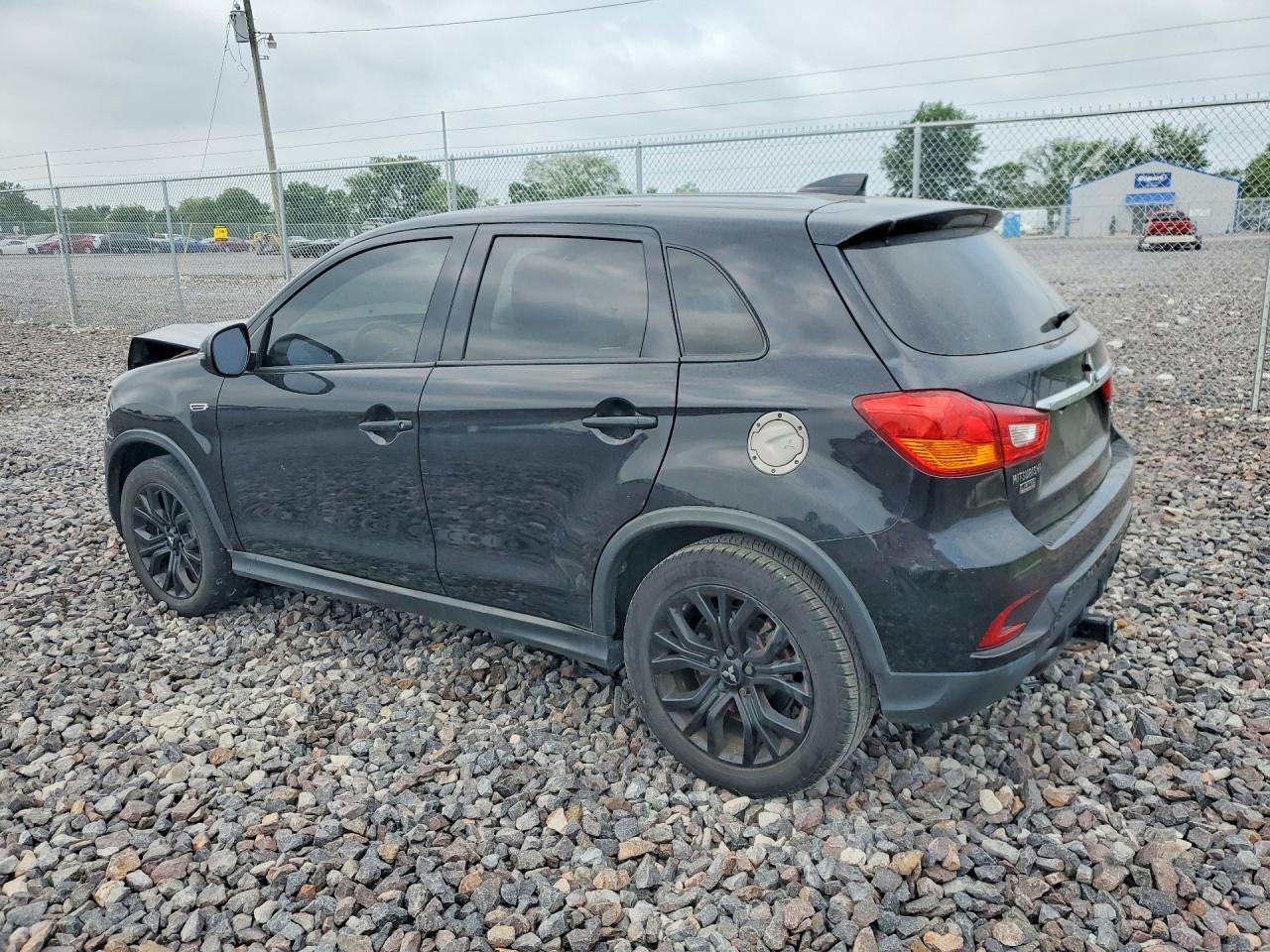 2018 Mitsubishi Outlander Sport Es - zdjęcie 2