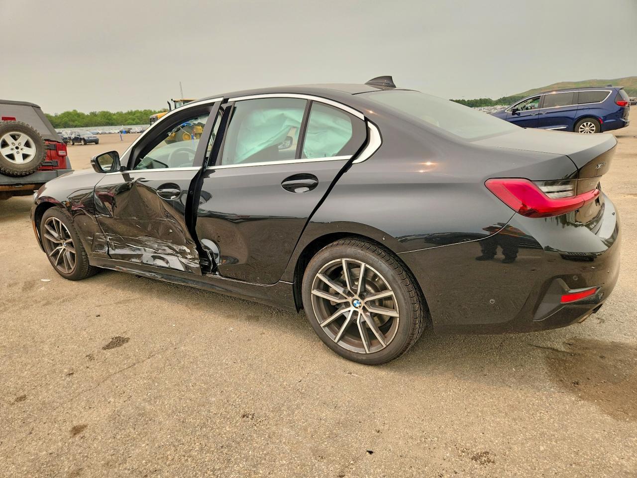 2021 BMW Seria 3 330i - zdjęcie 2