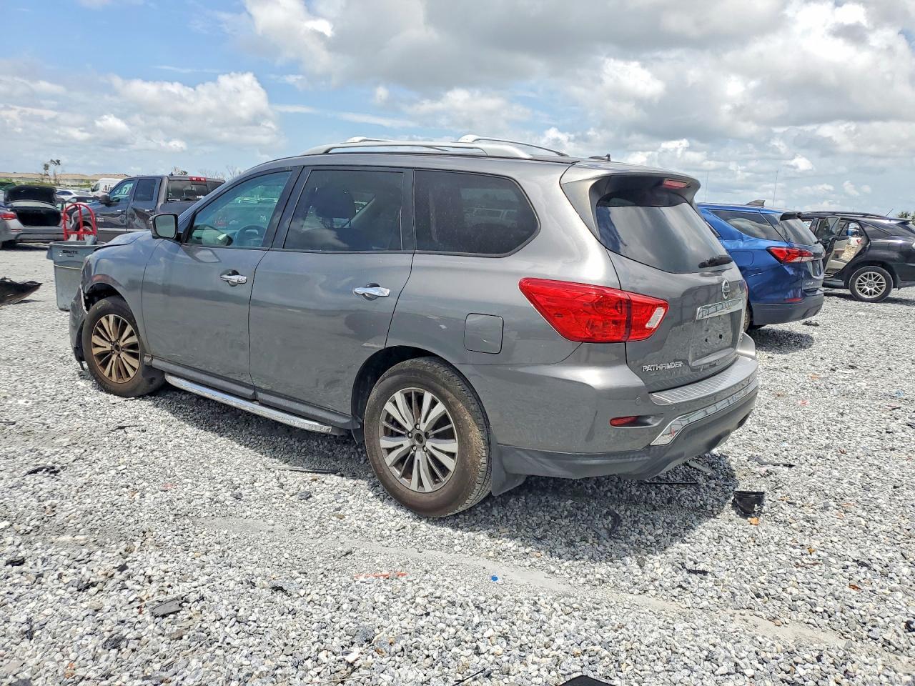 2018 Nissan Pathfinder Sl - zdjęcie 2