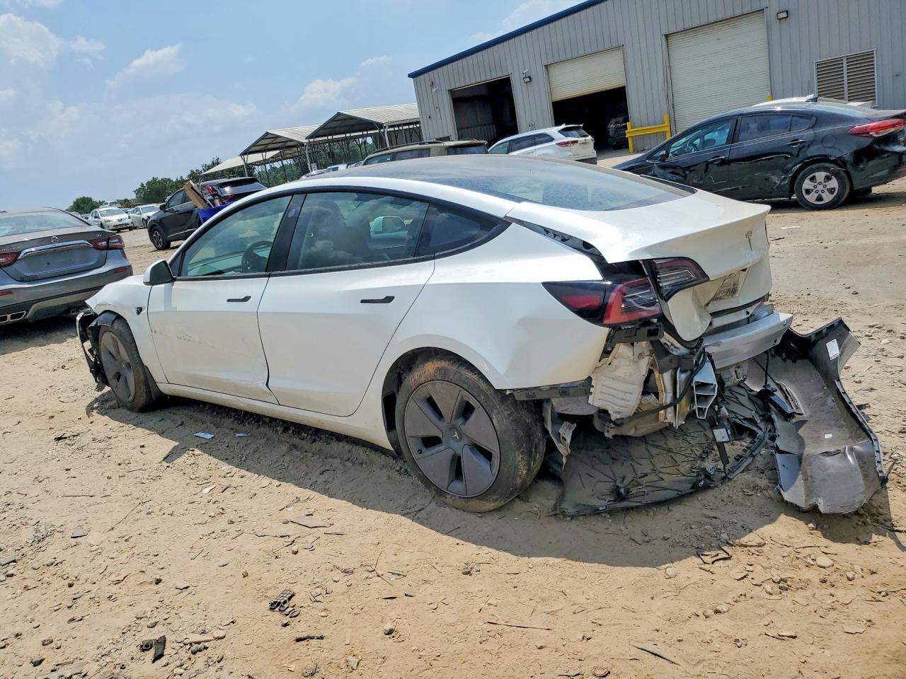 2023 Tesla Model 3 - zdjęcie 2