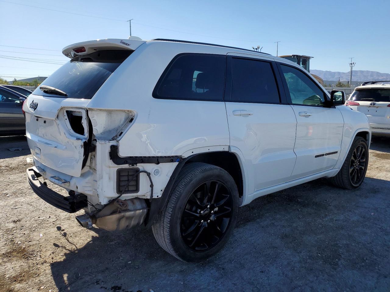 2021 Jeep Grand Cherokee Laredo - zdjęcie 3